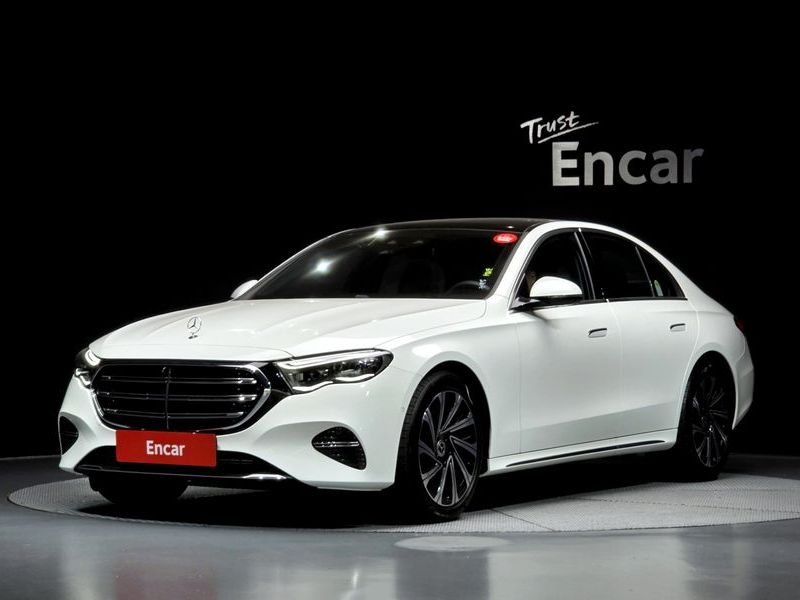 2025 Mercedes-Benz E-Class E300 4MATIC Exclusive photo 1