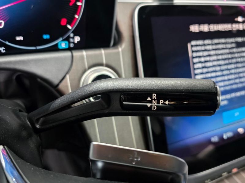 2025 Mercedes-Benz E-Class E300 4MATIC Exclusive photo 9