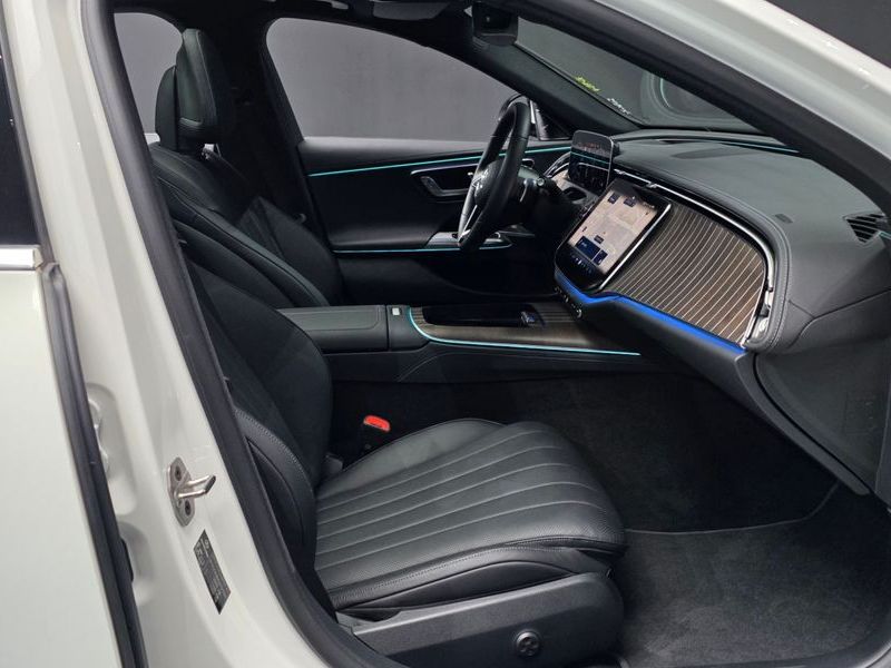 2025 Mercedes-Benz E-Class E300 4MATIC Exclusive photo 11