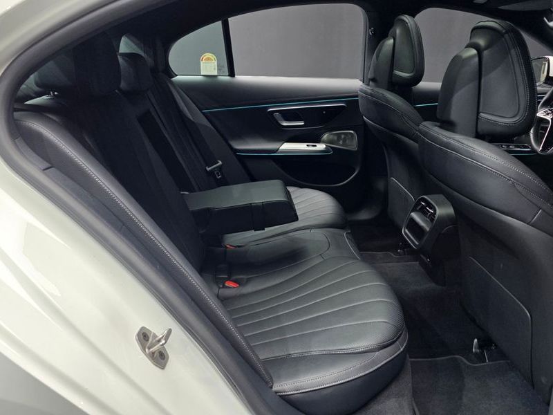 2025 Mercedes-Benz E-Class E300 4MATIC Exclusive photo 12