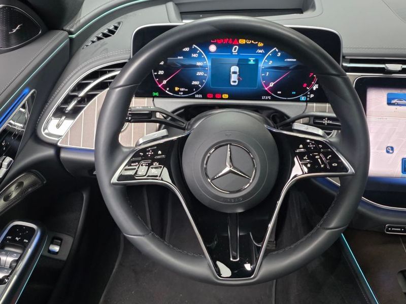 2025 Mercedes-Benz E-Class E300 4MATIC Exclusive photo 13