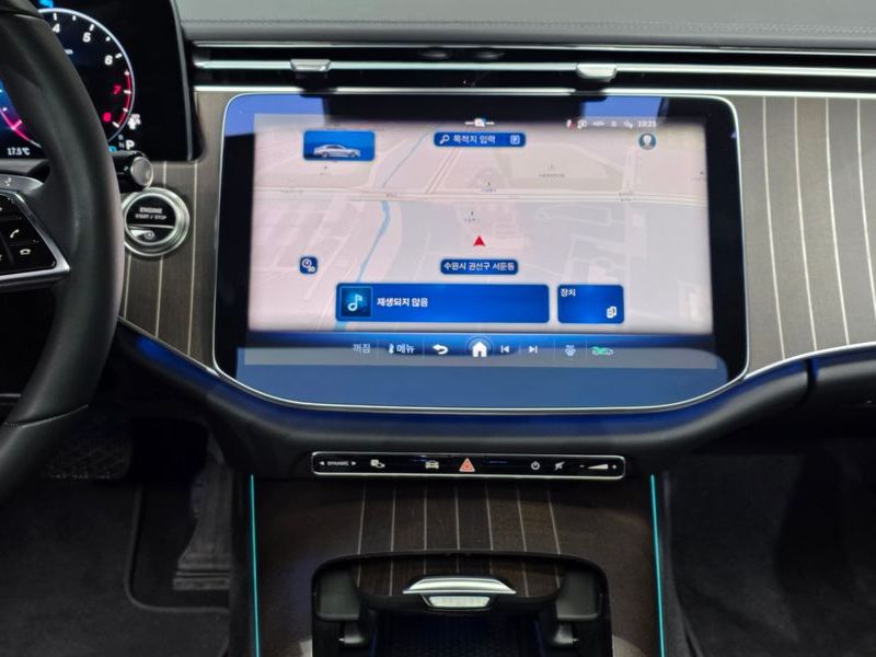 2025 Mercedes-Benz E-Class E300 4MATIC Exclusive photo 14