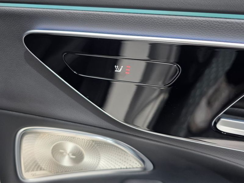 2025 Mercedes-Benz E-Class E300 4MATIC Exclusive photo 19