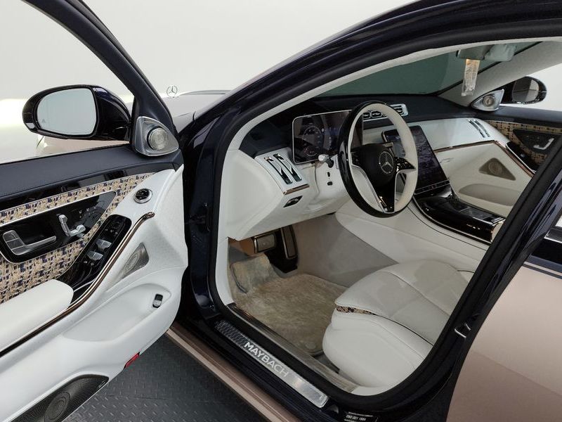 2023 Mercedes-Benz S-Class Maybach S680 4MATIC Haute Vouture Edition photo 10
