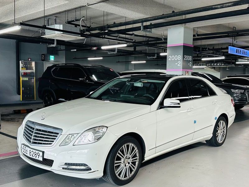 2012 Mercedes-Benz E-Class E300 Elegance photo 1
