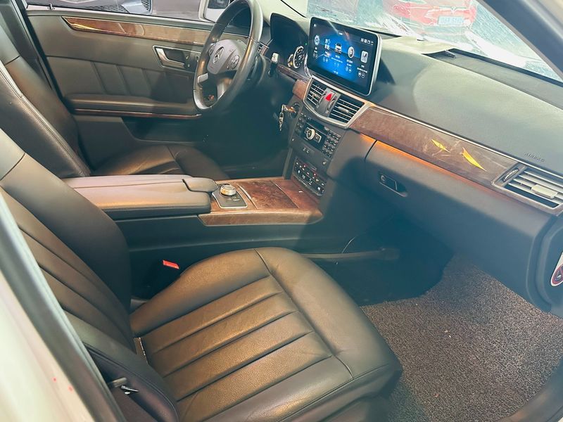 2012 Mercedes-Benz E-Class E300 Elegance photo 7