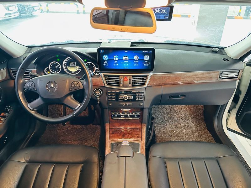 2012 Mercedes-Benz E-Class E300 Elegance photo 10