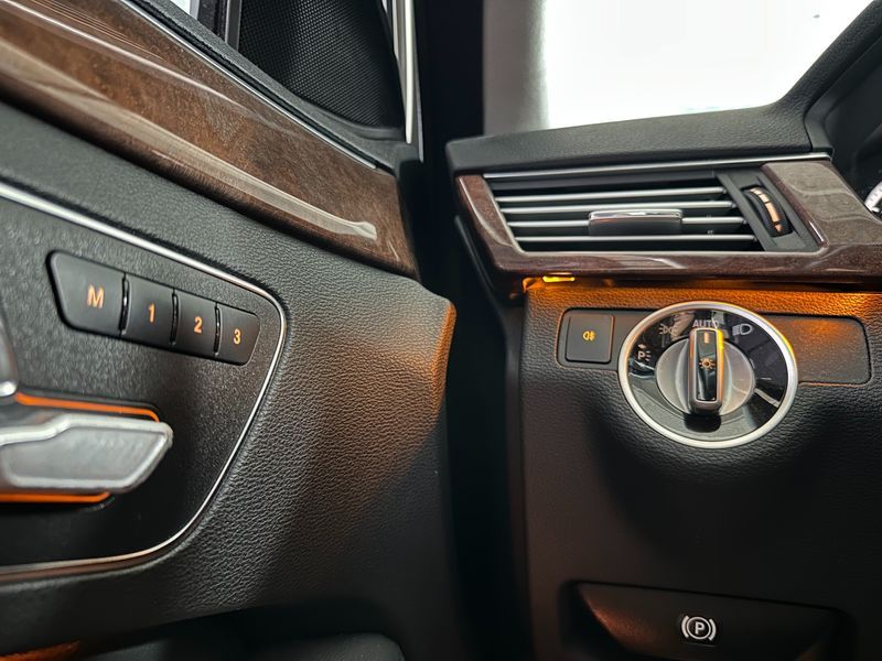 2012 Mercedes-Benz E-Class E300 Elegance photo 13