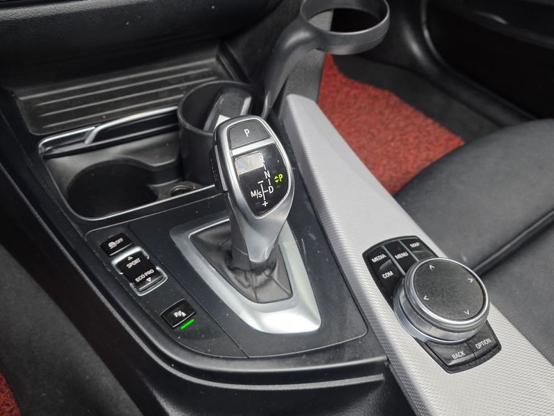 2018 BMW 3 Series 320d M Sport photo 9
