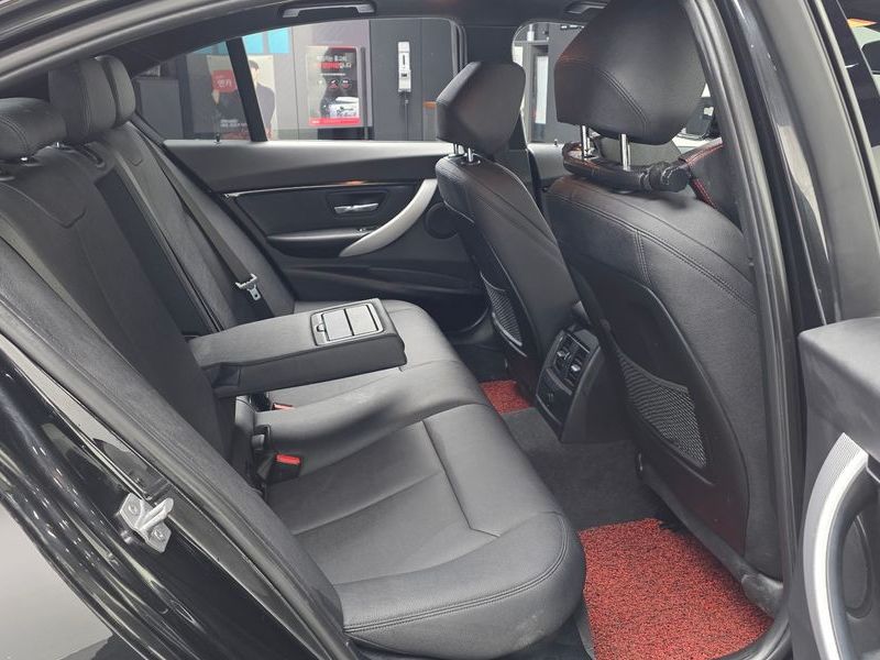 2018 BMW 3 Series 320d M Sport photo 12