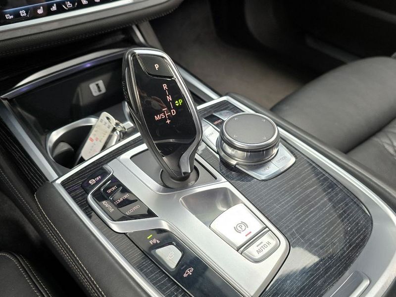 2017 BMW 7 Series 730Ld xDrive M Sport photo 9