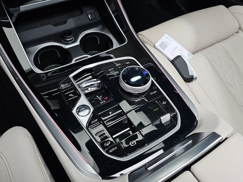 2026 BMW X5 xDrive 40i M Sport photo 9