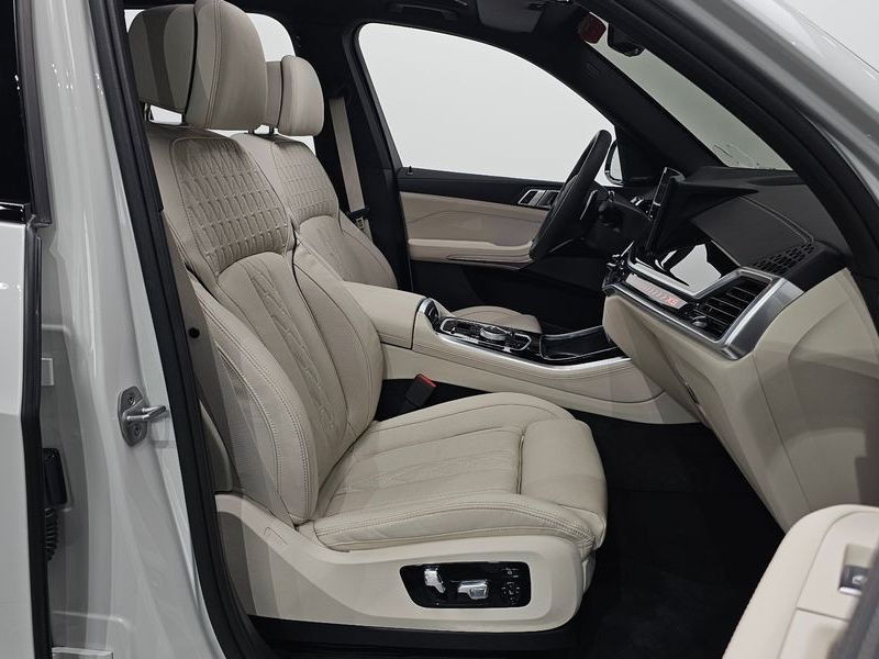 2026 BMW X5 xDrive 40i M Sport photo 10
