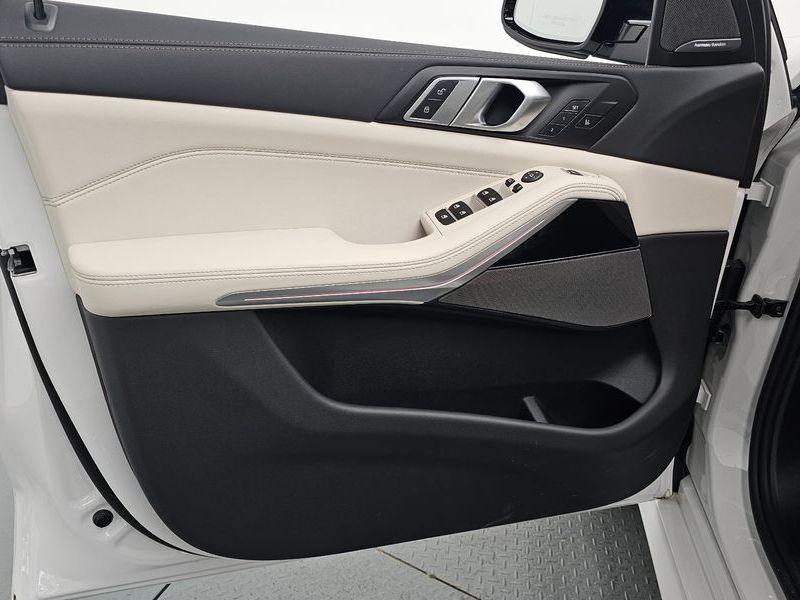 2026 BMW X5 xDrive 40i M Sport photo 25