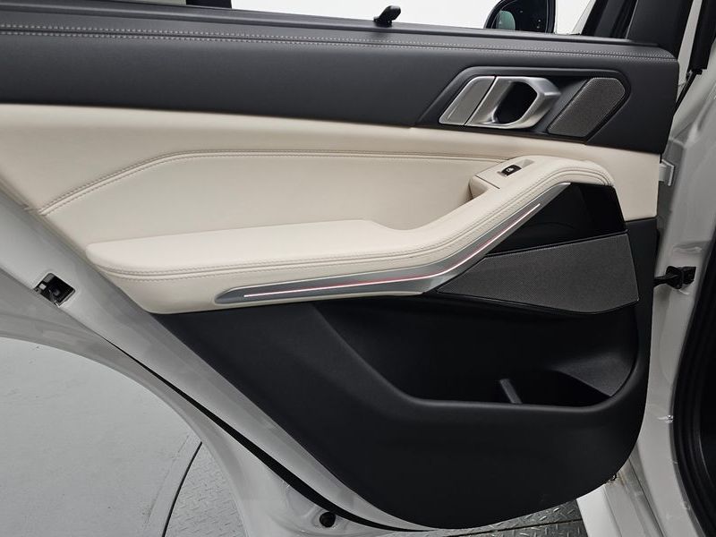 2026 BMW X5 xDrive 40i M Sport photo 26