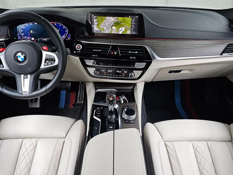 2020 BMW 5 Series 520i M Sport photo 7