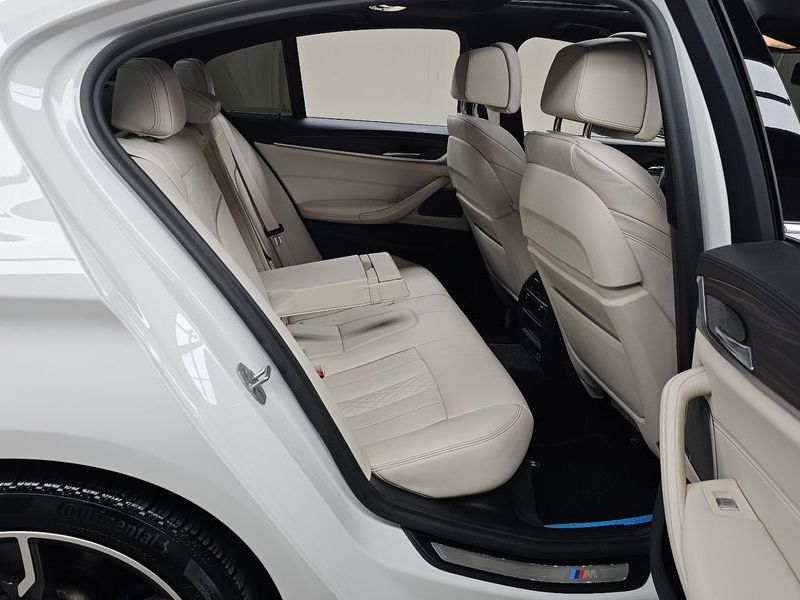 2020 BMW 5 Series 520i M Sport photo 12