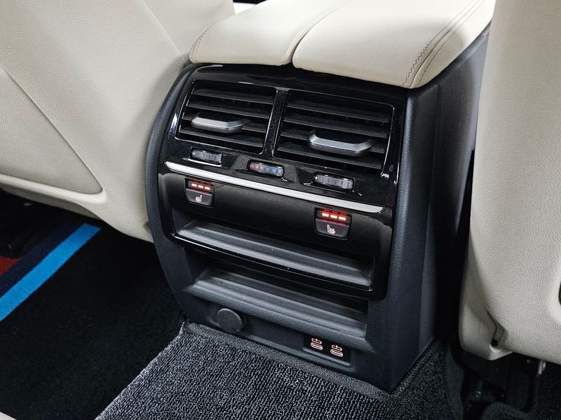 2020 BMW 5 Series 520i M Sport photo 18
