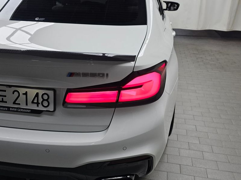 2020 BMW 5 Series 520i M Sport photo 23