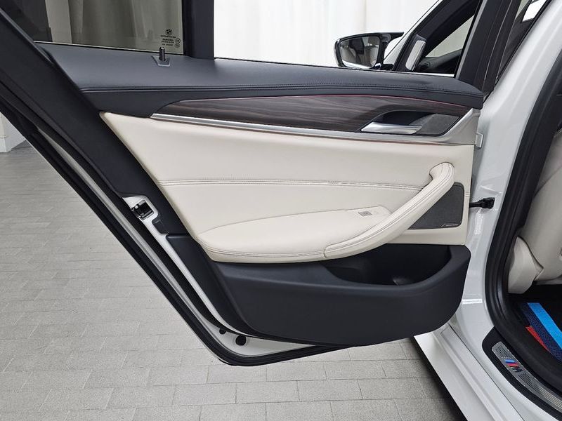 2020 BMW 5 Series 520i M Sport photo 25