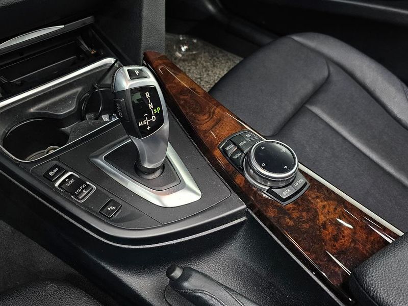 2014 BMW 3 Series 320d photo 9
