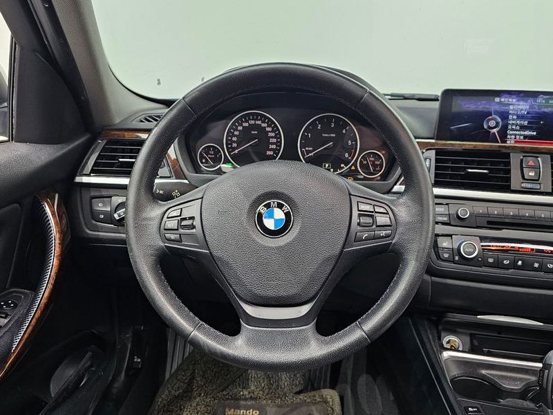 2014 BMW 3 Series 320d photo 12