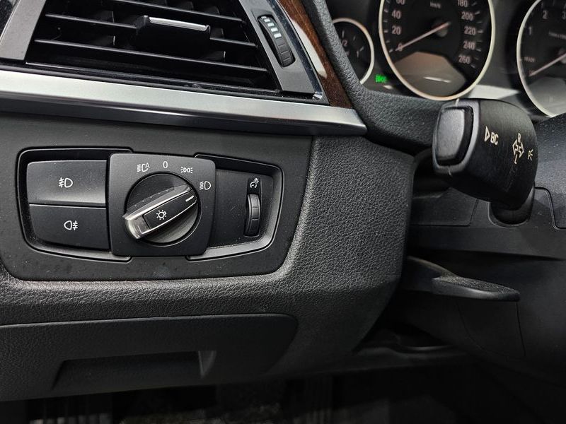 2014 BMW 3 Series 320d photo 17