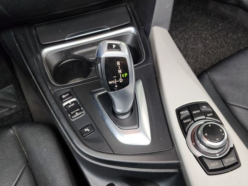 2012 BMW 3 Series 320d ED Edition photo 9