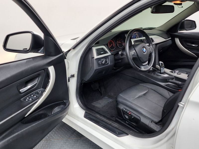 2012 BMW 3 Series 320d ED Edition photo 10