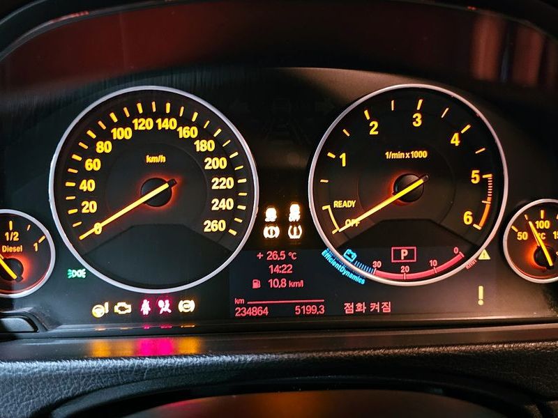 2012 BMW 3 Series 320d photo 8