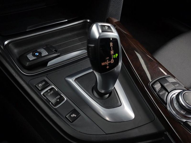 2012 BMW 3 Series 320d photo 9