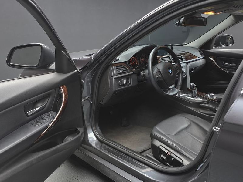 2012 BMW 3 Series 320d photo 10