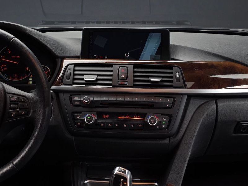 2012 BMW 3 Series 320d photo 12
