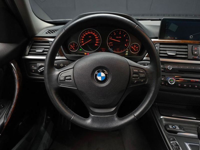 2012 BMW 3 Series 320d photo 13