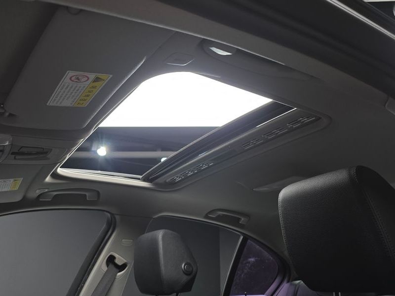 2012 BMW 3 Series 320d photo 15