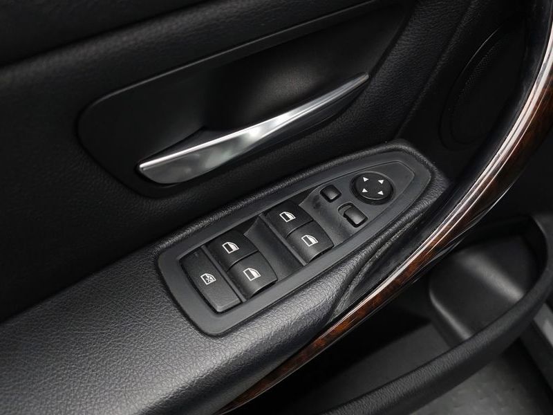 2012 BMW 3 Series 320d photo 16