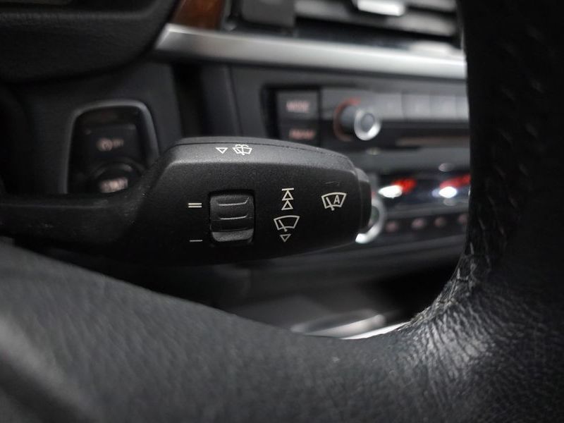 2012 BMW 3 Series 320d photo 17