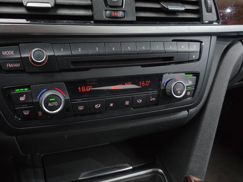2012 BMW 3 Series 320d photo 18