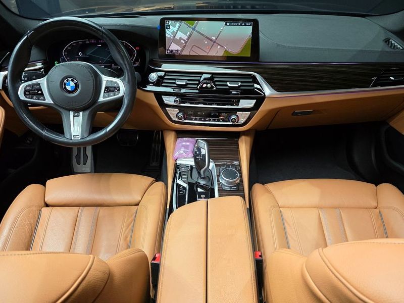 2021 BMW 5 Series 520i M Sport photo 7