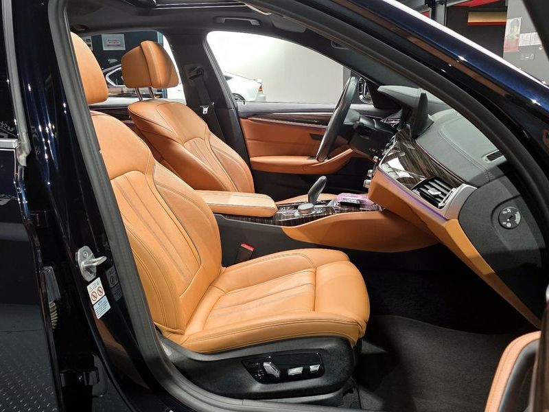 2021 BMW 5 Series 520i M Sport photo 10