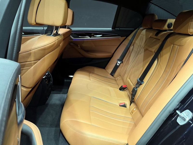 2021 BMW 5 Series 520i M Sport photo 12
