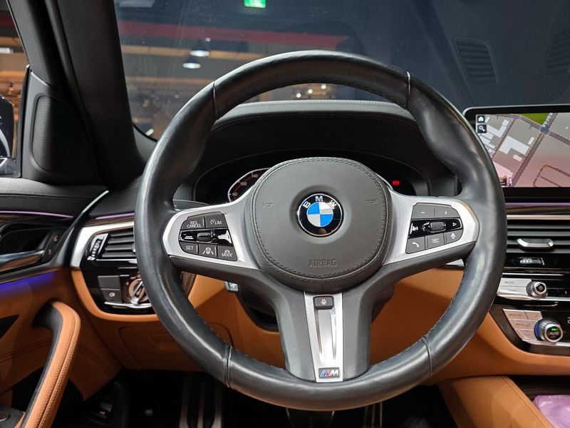 2021 BMW 5 Series 520i M Sport photo 13