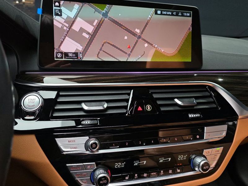 2021 BMW 5 Series 520i M Sport photo 14