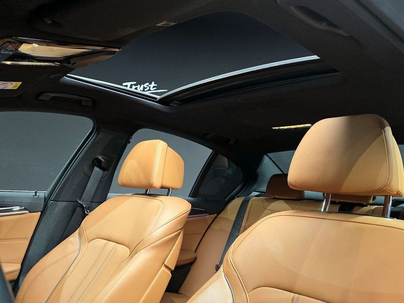 2021 BMW 5 Series 520i M Sport photo 19