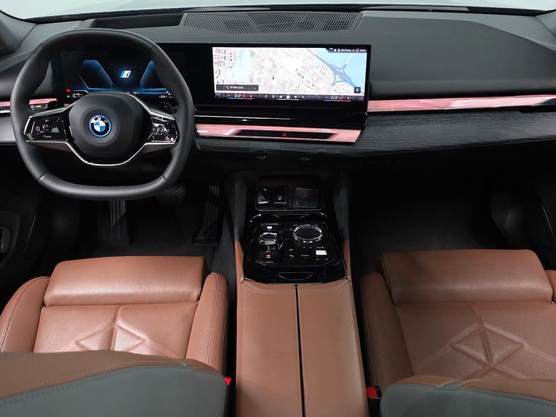2025 BMW 5 Series 530e photo 7