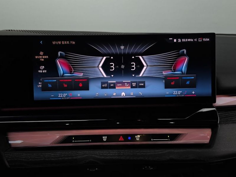 2025 BMW 5 Series 530e photo 13
