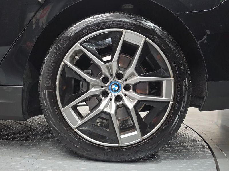 2025 BMW 5 Series 530e photo 21