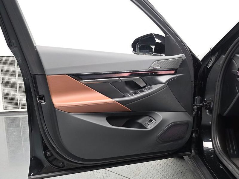 2025 BMW 5 Series 530e photo 24