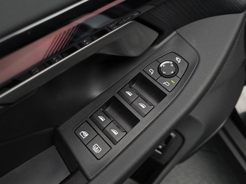 2025 BMW 5 Series 530e photo 28
