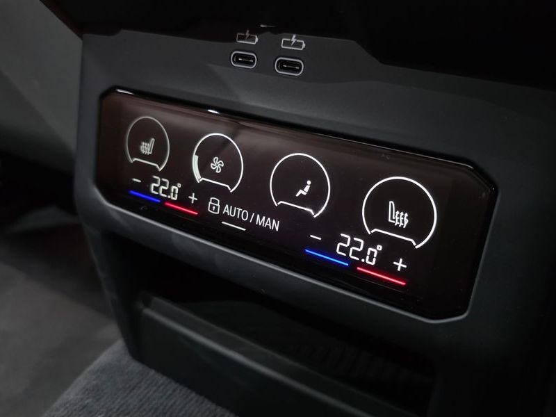 2025 BMW 5 Series 530e photo 30